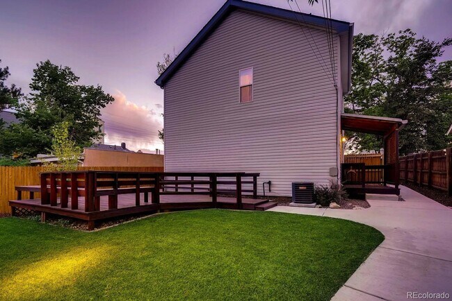 Building Photo - LOCATION, LOCATION! Featuring modern finishes and a peaceful outdoor retreat, this 2-bed 2.5-bath...