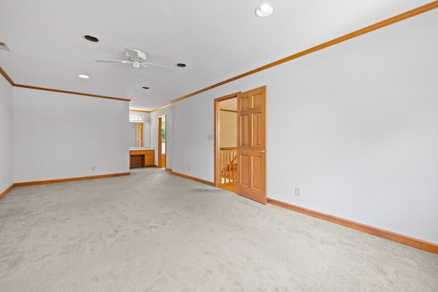 Building Photo - 3010 Eaker Dr