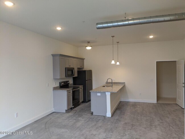 Building Photo - 12 White St