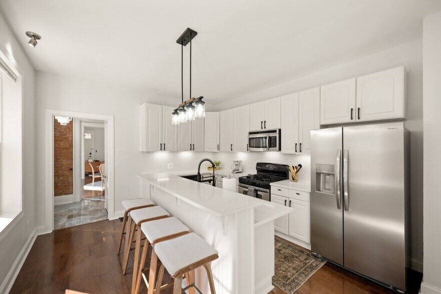 Building Photo - 516 E 12th St