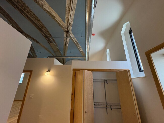 Building Photo - 4601 S Ellis Ave