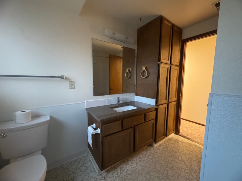 Building Photo - 6404 E 11th Ave