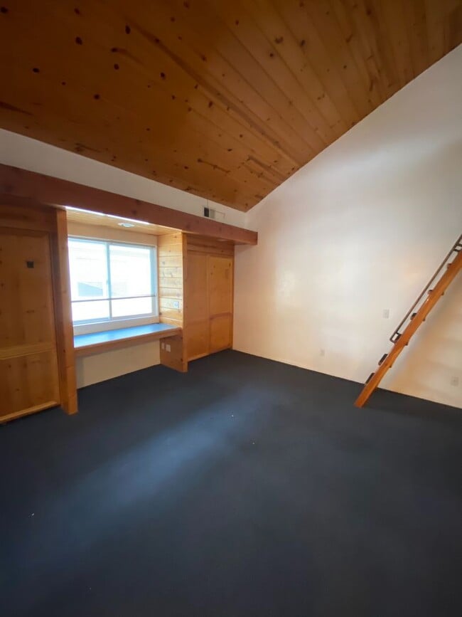 Building Photo - 6577 Del Playa Dr