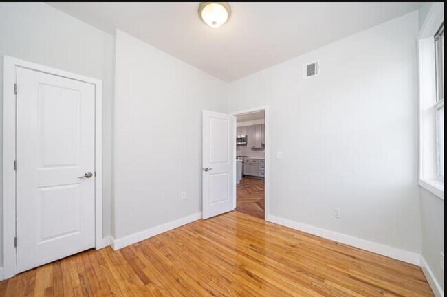 Building Photo - 408 Monroe St