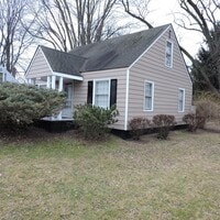 Building Photo - 23850 Glenwood St