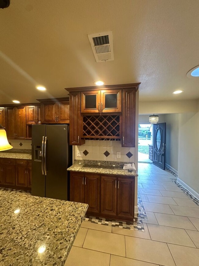 Building Photo - Gorgeous, 3 bedroom, 2.5 bath home, ready for move in