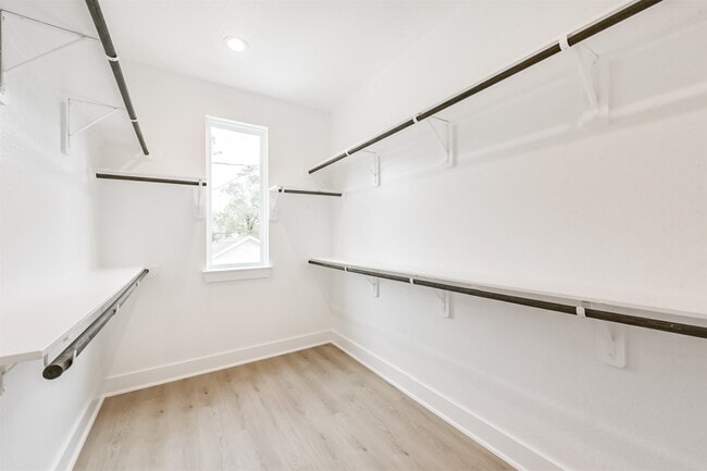 Building Photo - 3032 Gray St