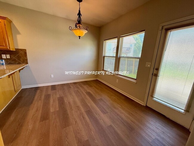 Building Photo - Beautiful 3 Bed, 2 Bath Ranch Home with Fireplace & Fenced Yard in Grandview!
