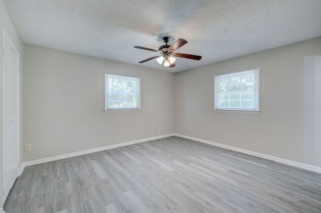 Building Photo - 213 El Ogden Dr