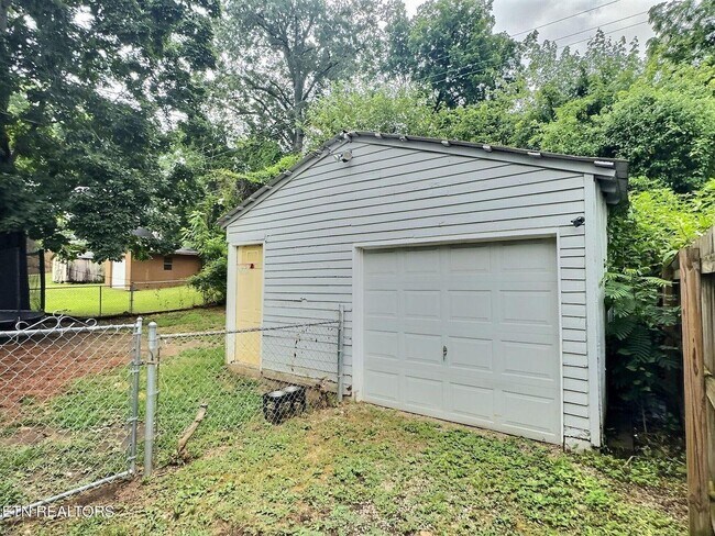 Building Photo - 316 Oglewood Ave