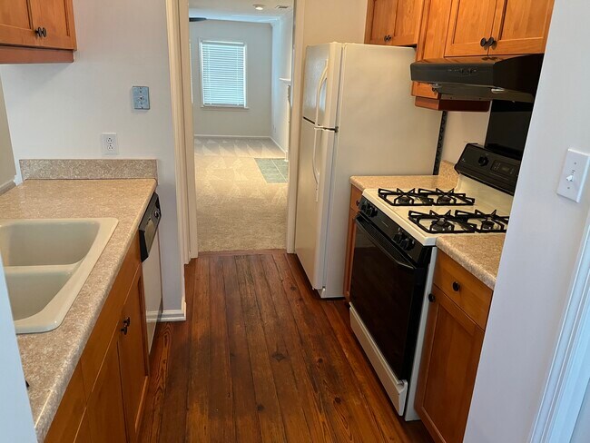 Galley kitchen - 6501 Habersham St