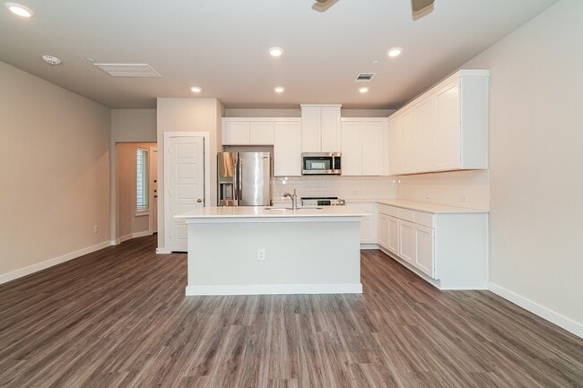 Building Photo - 18330 W Centro Cir