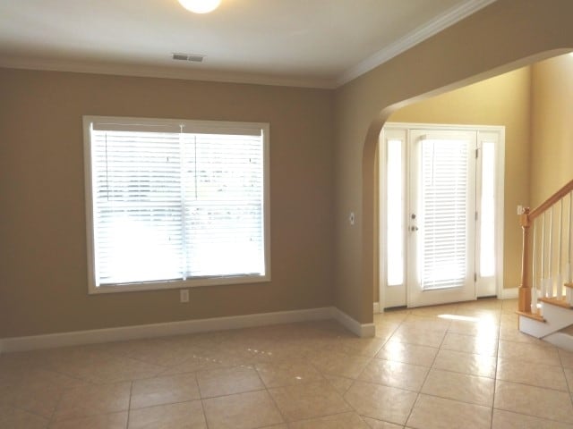 Building Photo - 11 Kings Ct