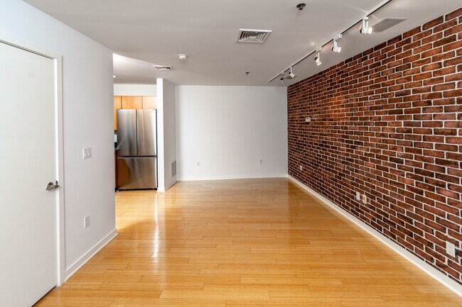 Building Photo - 36 Moore St