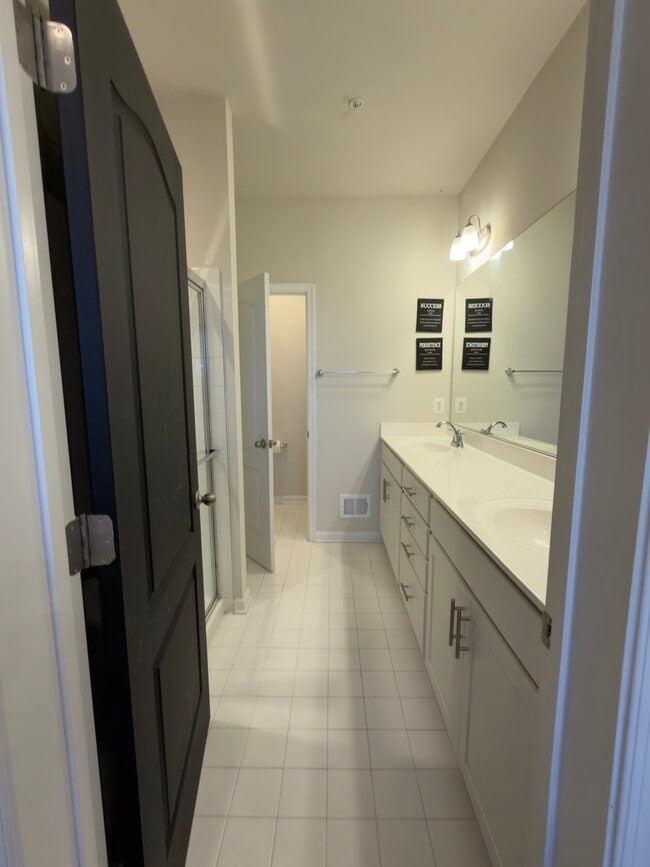 Building Photo - 2770 Lanham Hill Cir