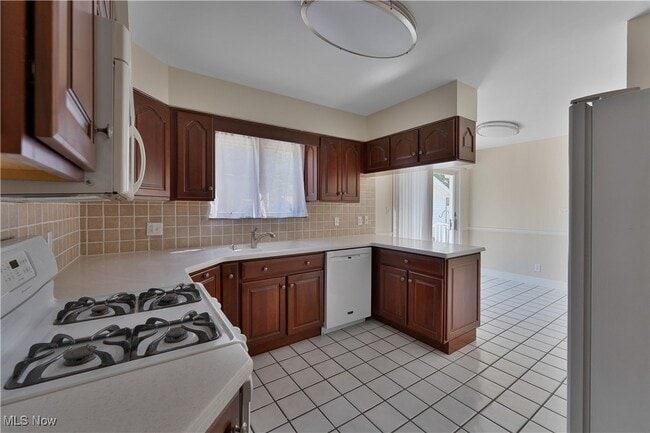 Building Photo - 4185 Adeer Dr