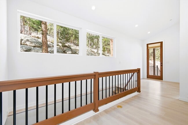 Building Photo - 191 Diamond Dr