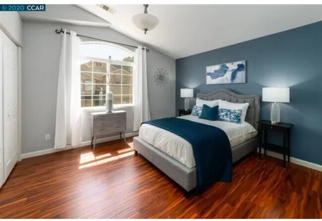 Building Photo - Two Bedroom/Two Bathroom Condo Available i...