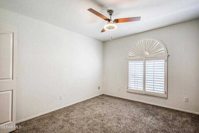 Building Photo - 6821 Pearl Ridge Dr