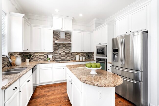 Building Photo - 612 W 27th St