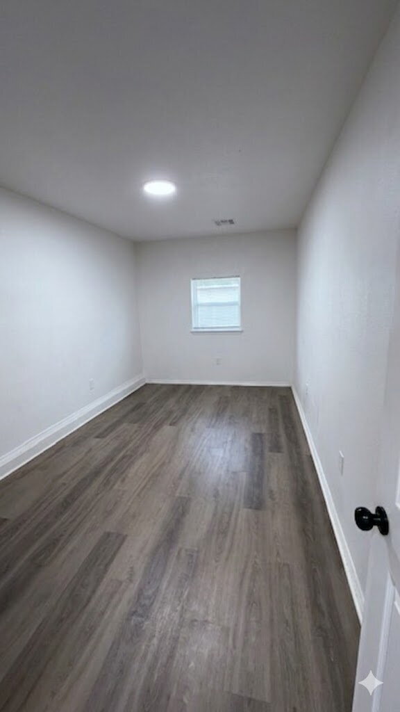 Building Photo - Versatile 5-Bedroom Residence | Ideal for Hosting & Home-Style Living!!