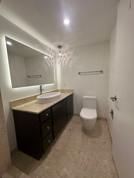 Building Photo - 11 Island Ave