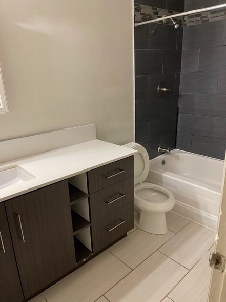 Building Photo - 8000 Jinetes Ct