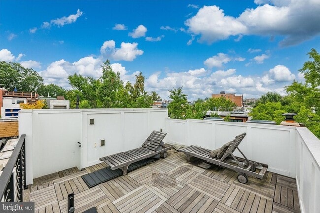 Building Photo - 1524 Swann St NW