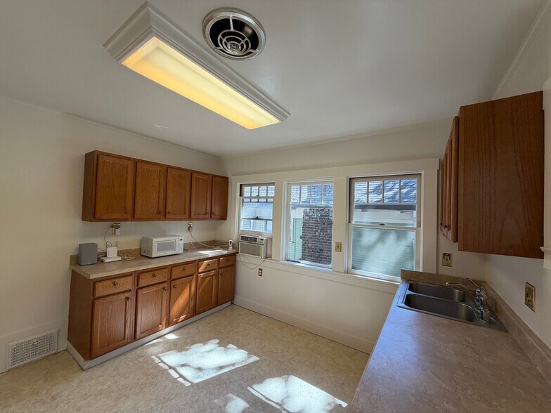 Kitchen1 - 2202 G St