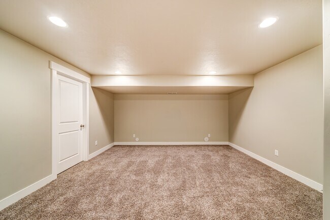 Building Photo - 4415 W Glendon Dr