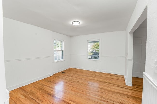 Building Photo - 806 S Moore Rd