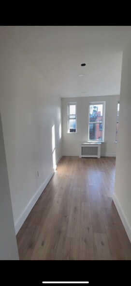 Building Photo - 906 Hancock St