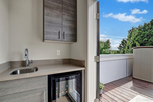 Building Photo - 2611 NW 65th St