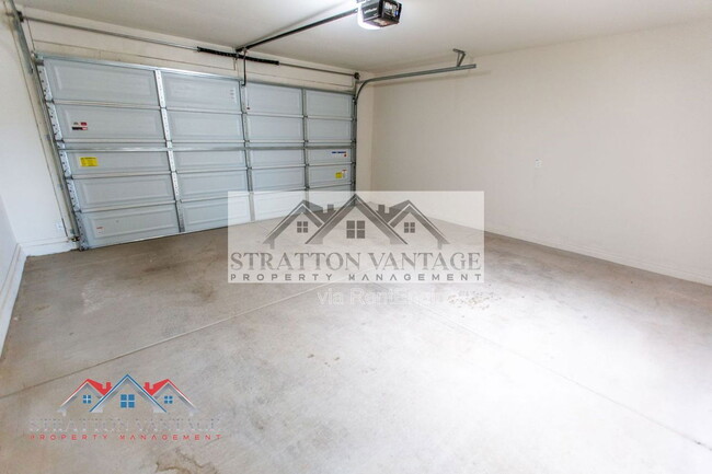 Building Photo - 43620 W Mescal Dr