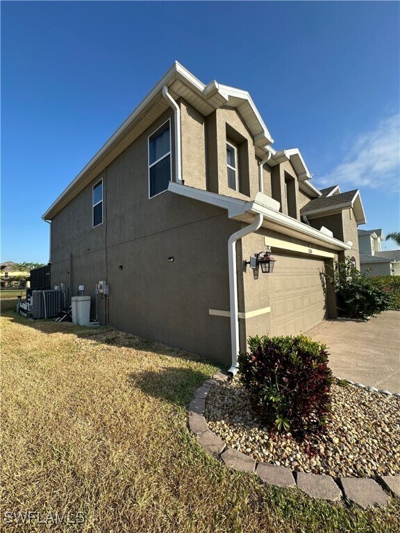 Building Photo - 8100 Allamanda Ct