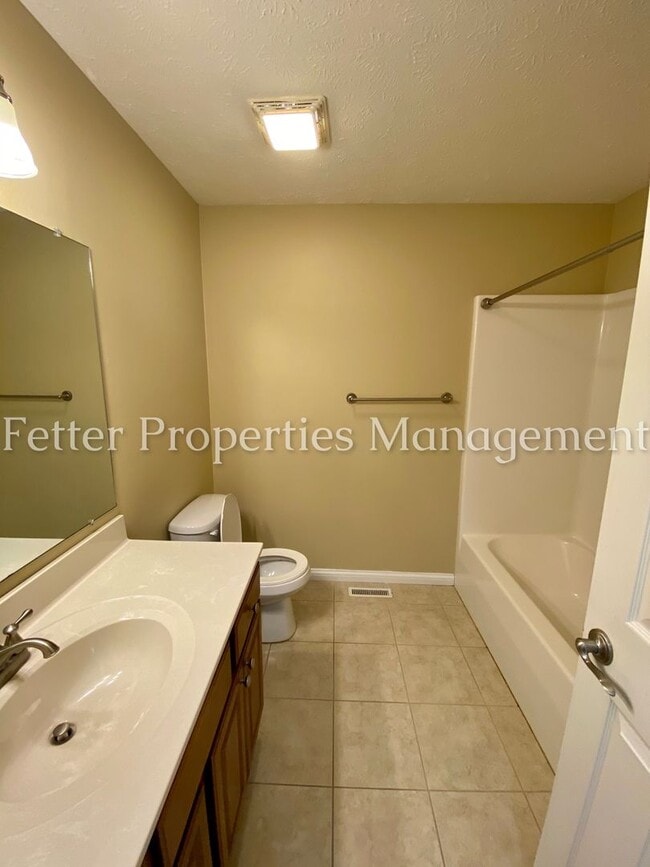 Building Photo - Gorgeous 3 Bedroom Newburgh Home!