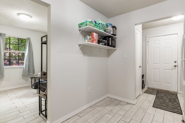 Building Photo - Move-in ready 3-bedroom, 1-bath cottage