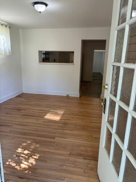 Building Photo - 304 S Ewing Ave