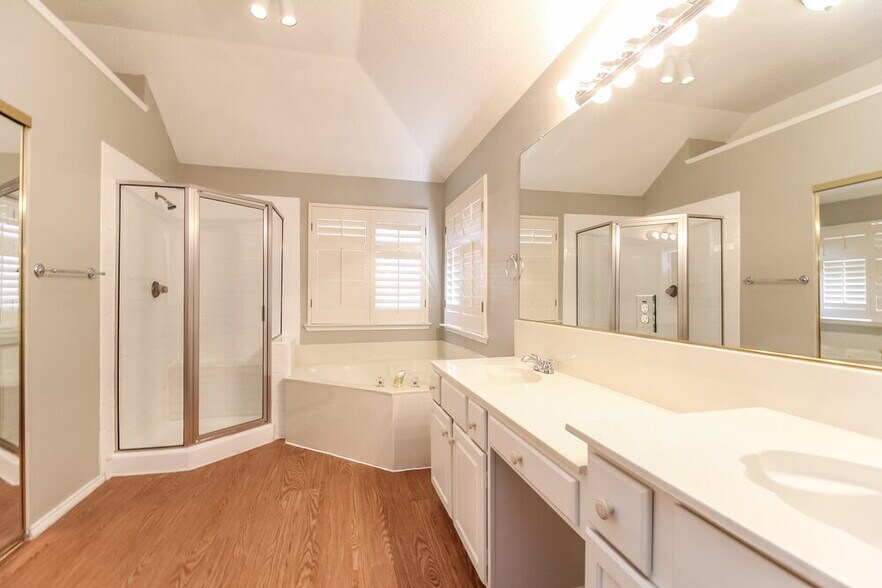 Building Photo - 2338 Liles Ln