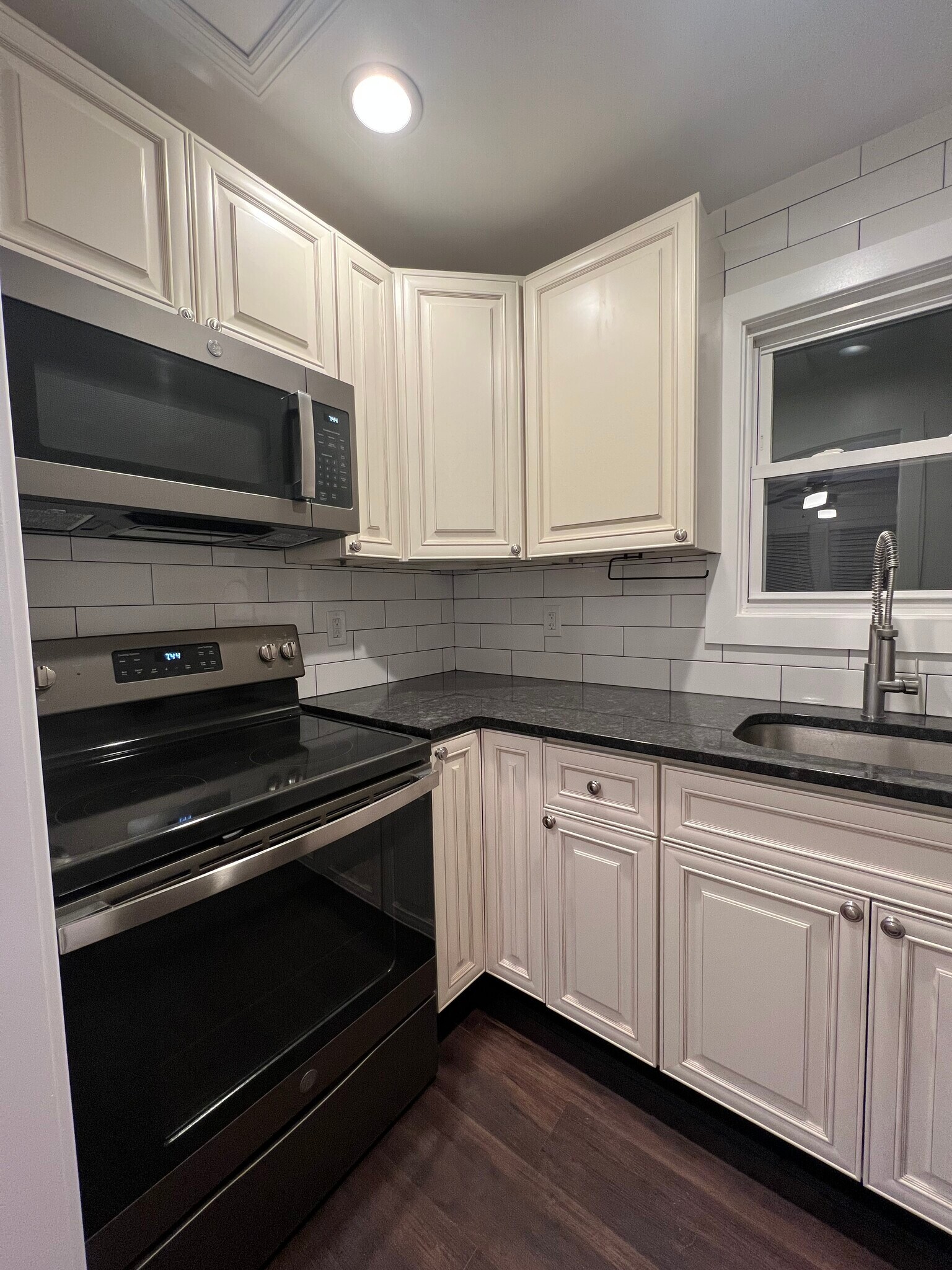 Building Photo - 5 Kenwood Ave