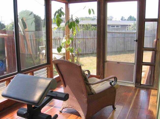 Building Photo - 1268 Fernwood Dr