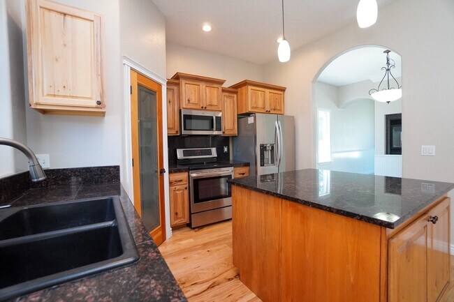 Building Photo - 2511 W Teano Dr