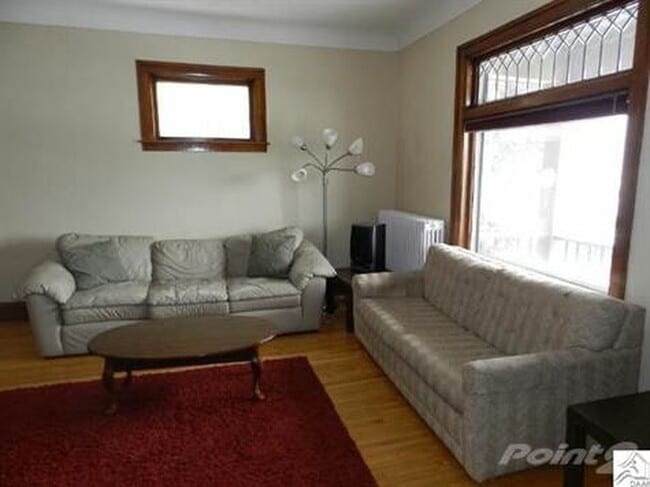 Building Photo - 3+ Bedroom / 2 Bath Single Family Home!