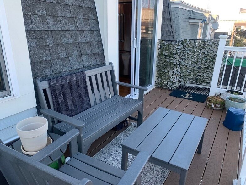 Building Photo - 31 Brighton St