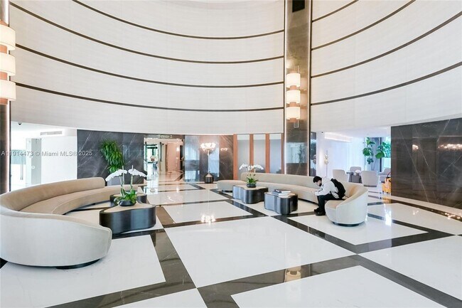 Building Photo - 300 South Pointe Dr