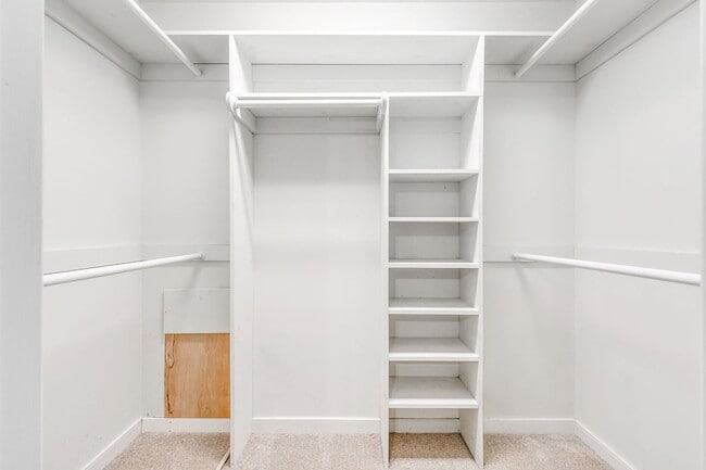 Building Photo - 2290 Greenfield Dr