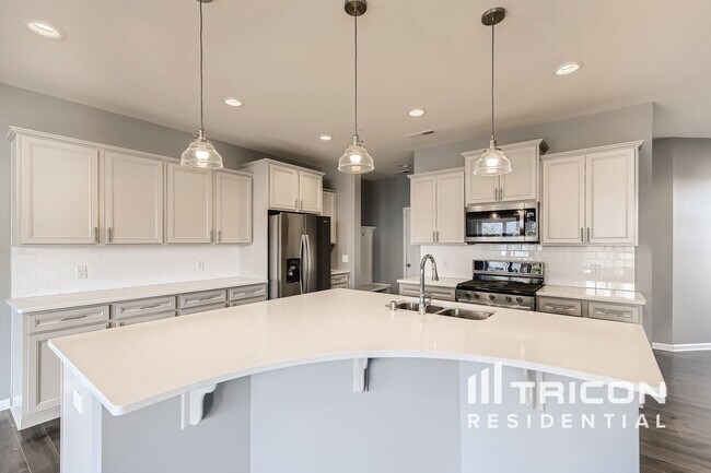 Building Photo - 755 Stonegate Rd