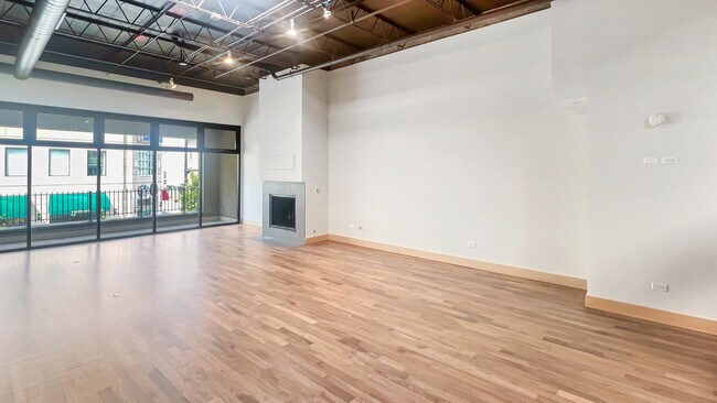 Building Photo - 1107 Lake St