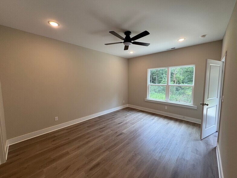 Building Photo - 4662 Heiskell Dr