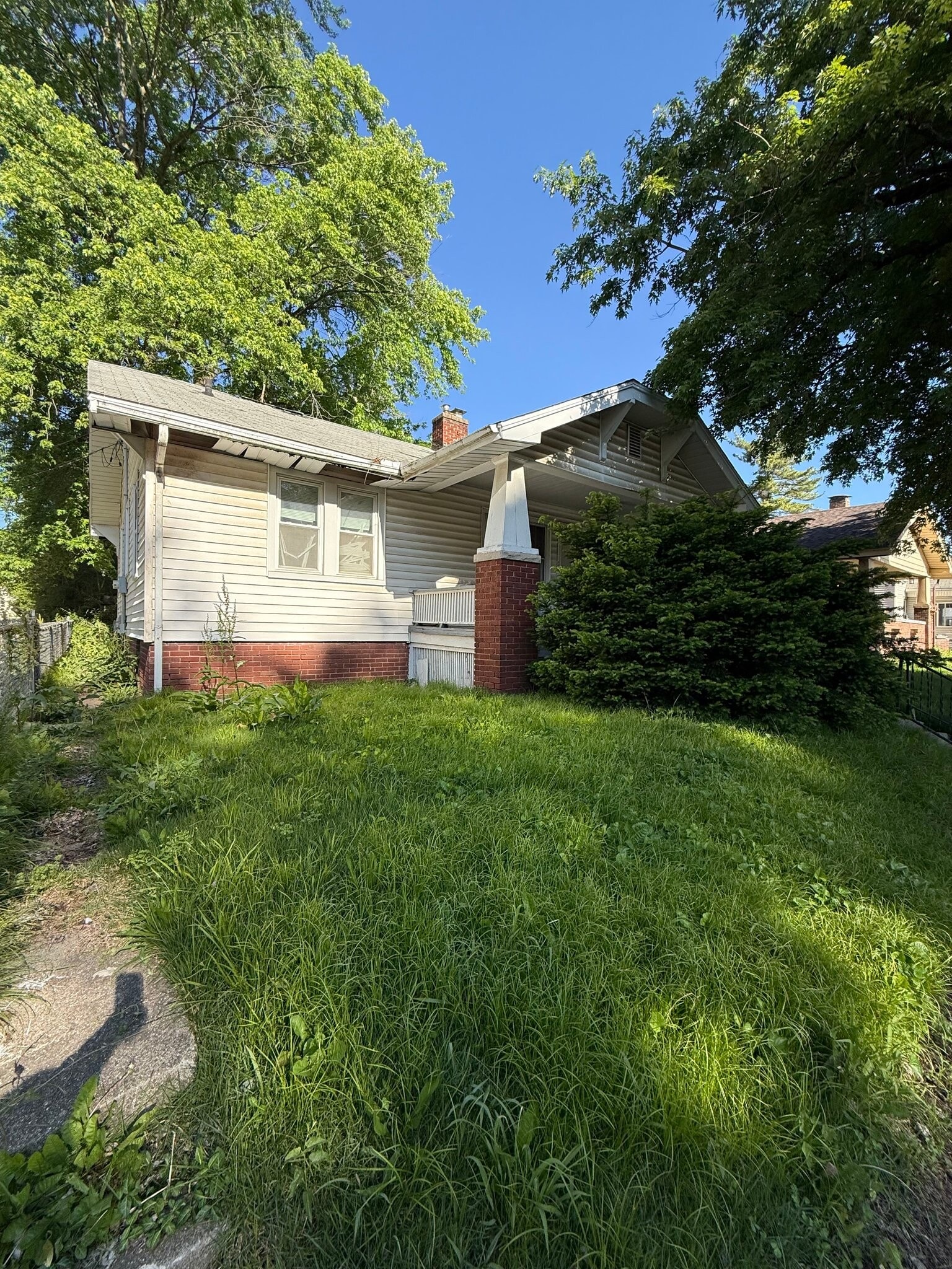 Building Photo - 1337 N Maple Ave